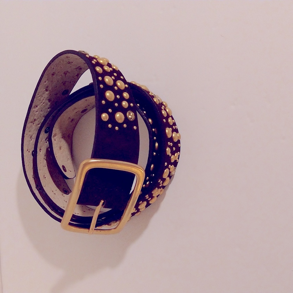 VGUC. Brown faux suede belt with ornate buttons and gold and a gold buckle.